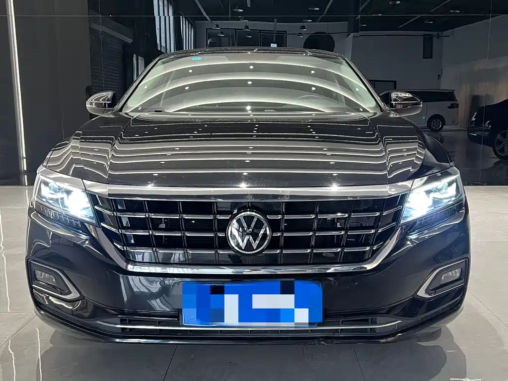 Passat 2021 330TSI Deluxe Edition купить на сайте DeffCars