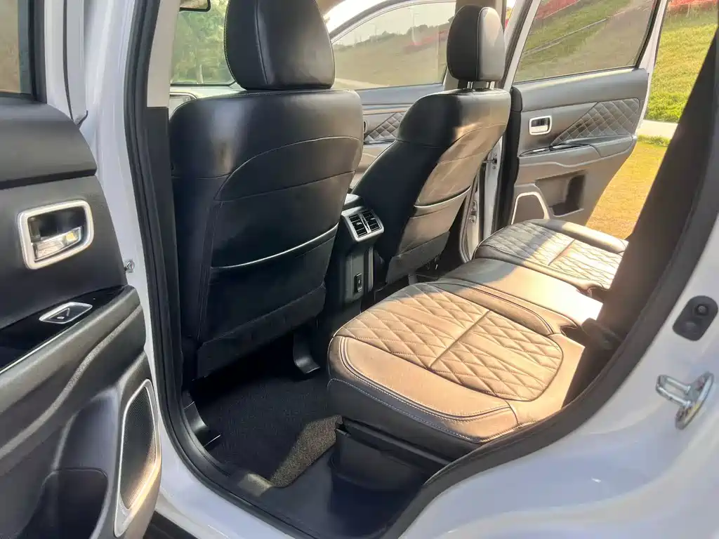 Outlander 2020 2.4L four-wheel drive exclusive version, 5 seats купить на сайте DeffCars