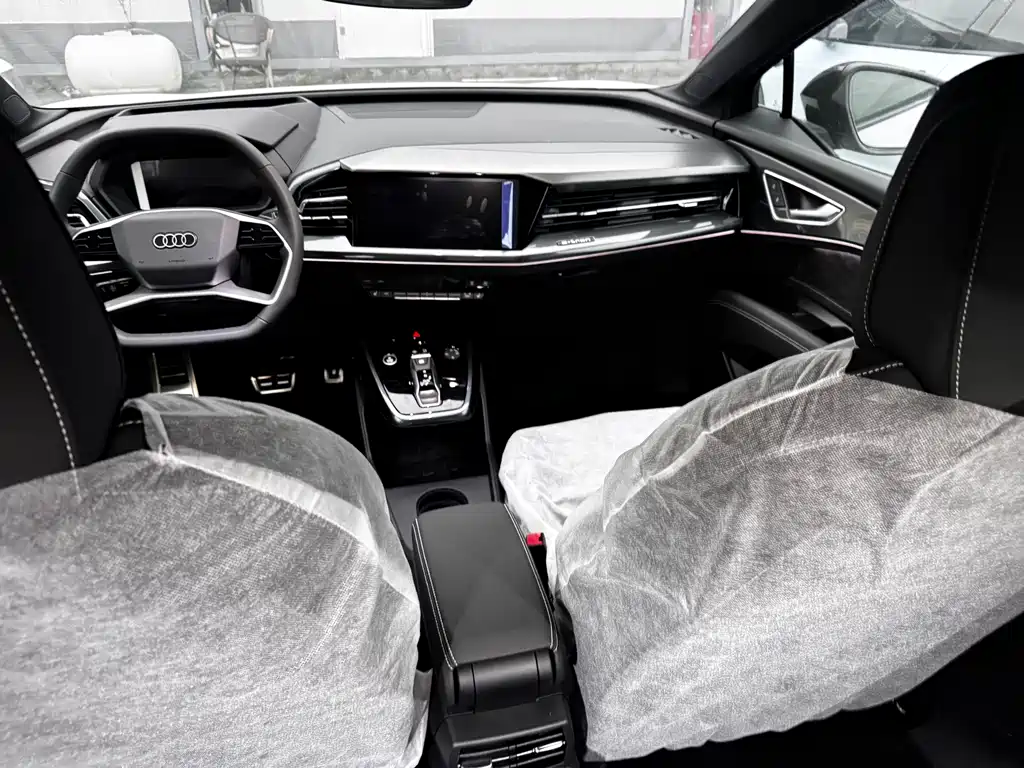 Audi Q5 e-tron 2023 40 e-tron Shiny Mecha Suit купить на сайте DeffCars