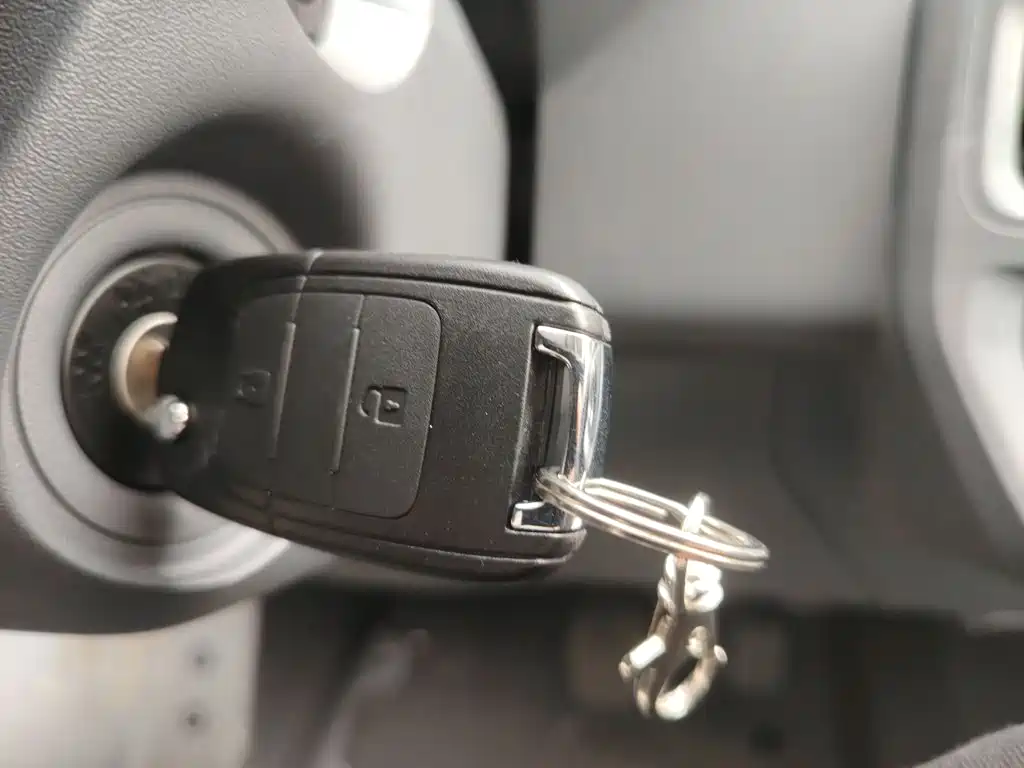 Wuling Yangguang 2024 300km Comfort Bus Version 75kW купить на сайте DeffCars