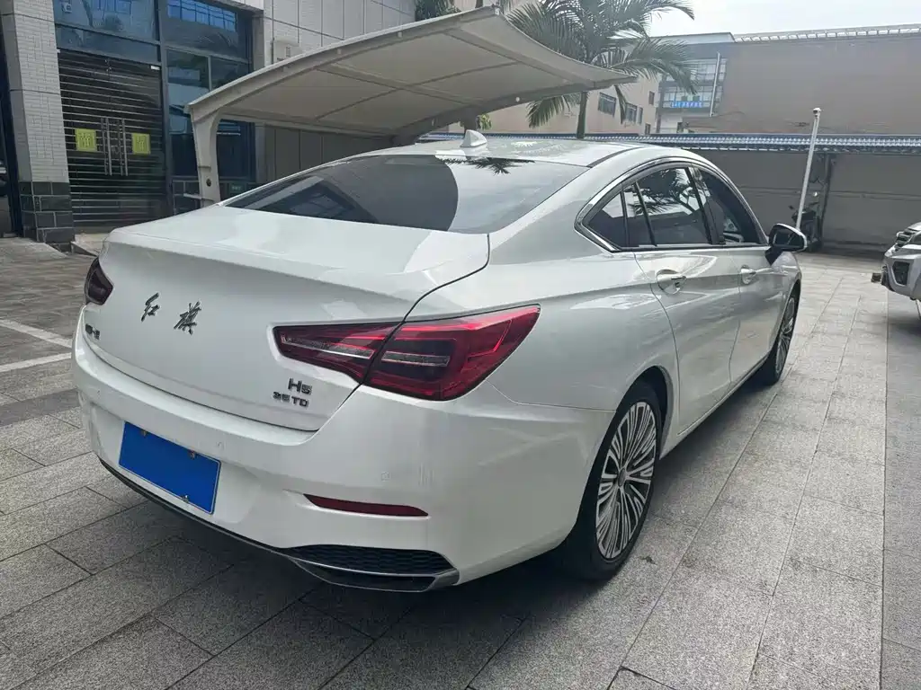 Hongqi H5 2022 Classic 1.8T Automatic Zhilianqi Chang Edition купить на сайте DeffCars