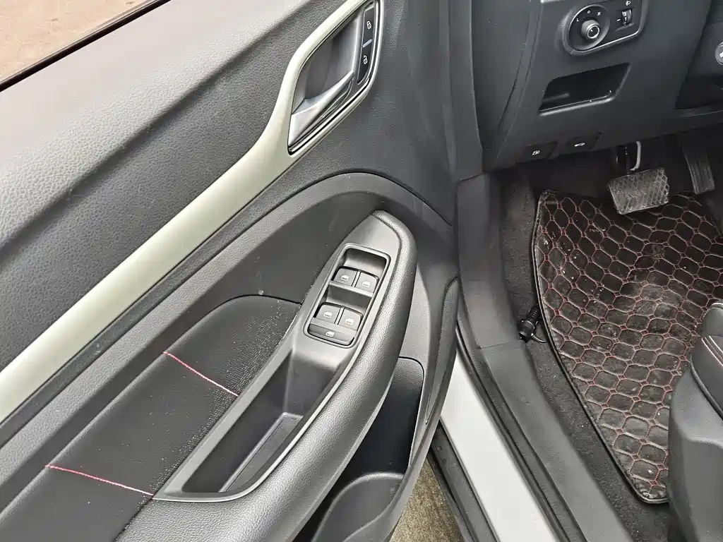 MG ZS 2017 16T automatic flagship Internet version купить на сайте DeffCars