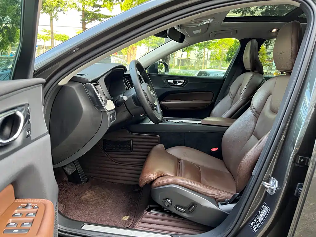 Volvo XC60 2020 T5 four-wheel drive Zhiyuan Deluxe Edition купить на сайте DeffCars