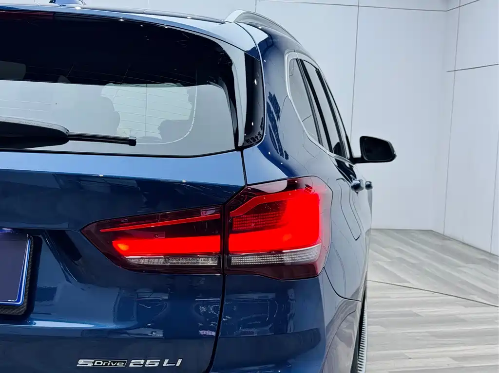 BMW X1 2021 sDrive25Li Leading Model купить на сайте DeffCars