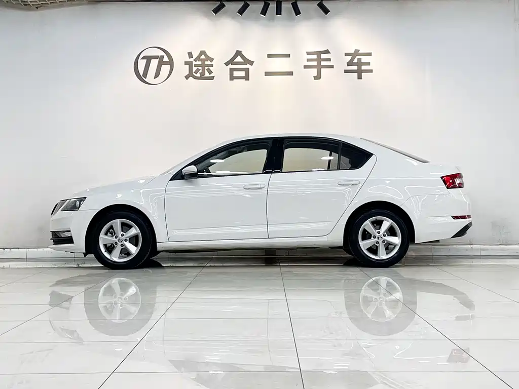 Octavia 2019 1.5L manual standard version National VI купить на сайте DeffCars