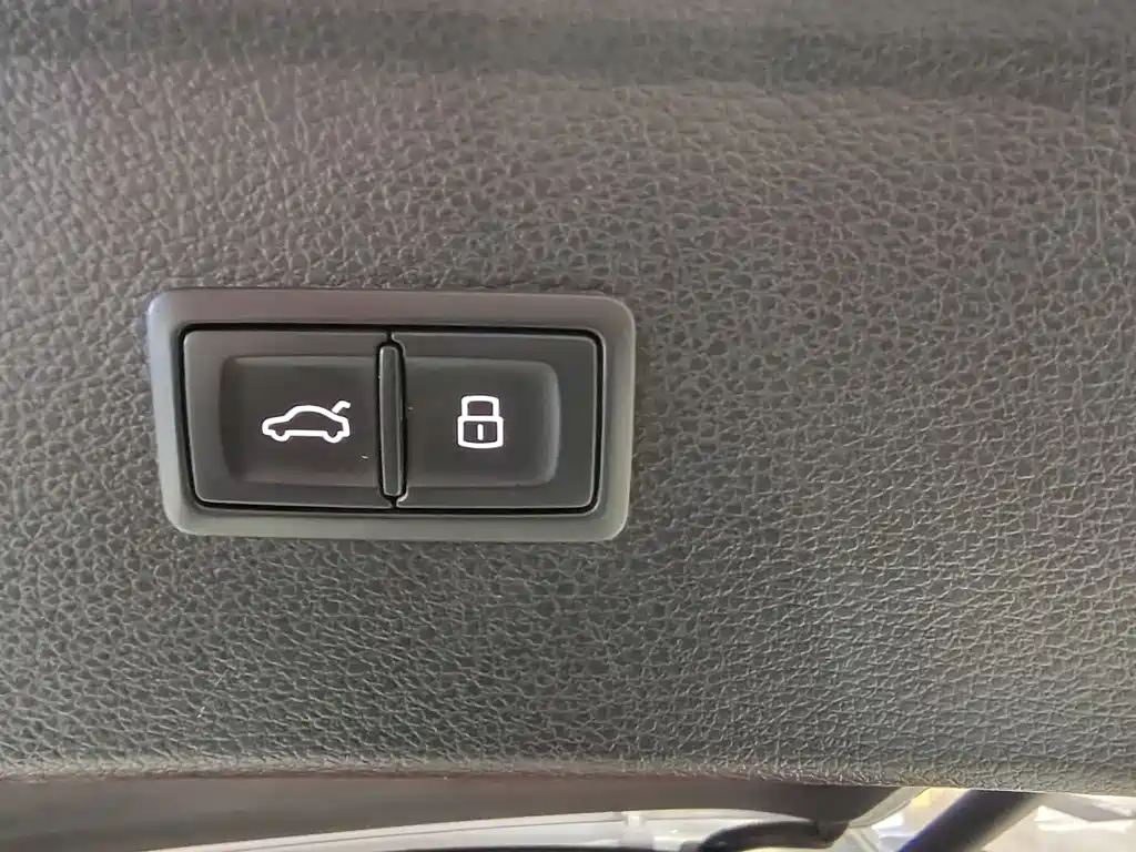 Audi Q5L 2022 40T luxury and dynamic model купить на сайте DeffCars