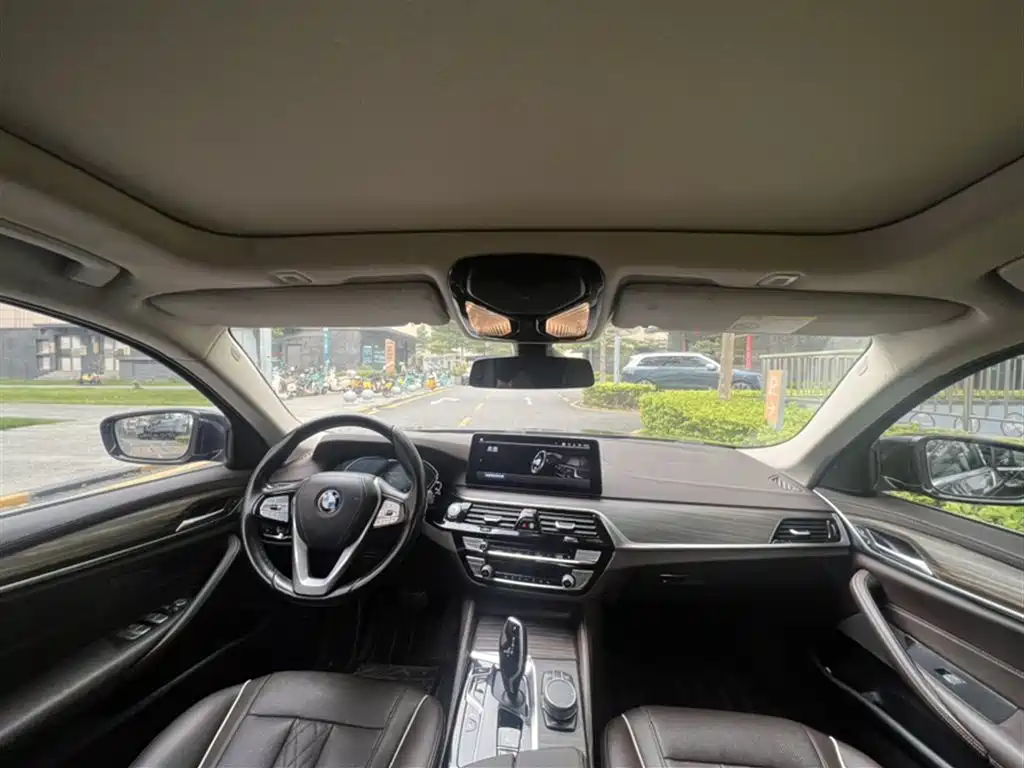 BMW 5 Series New Energy 2022 535Le Luxury Package купить на сайте DeffCars