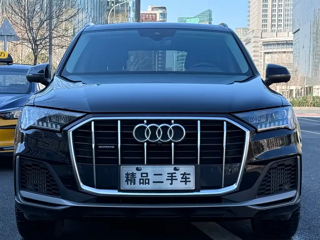 Audi Q7 2021 55 TFSI quattro S line sports version купить на сайте DeffCars