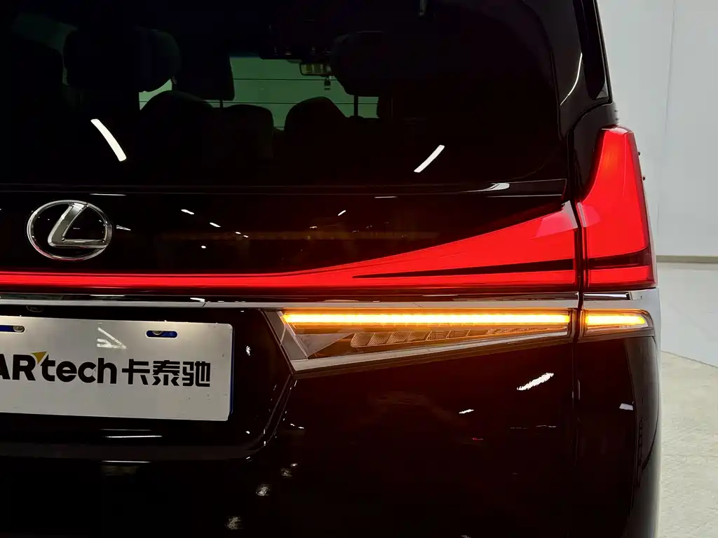 Lexus LM 2020 300h seven-seater elegant version купить на сайте DeffCars