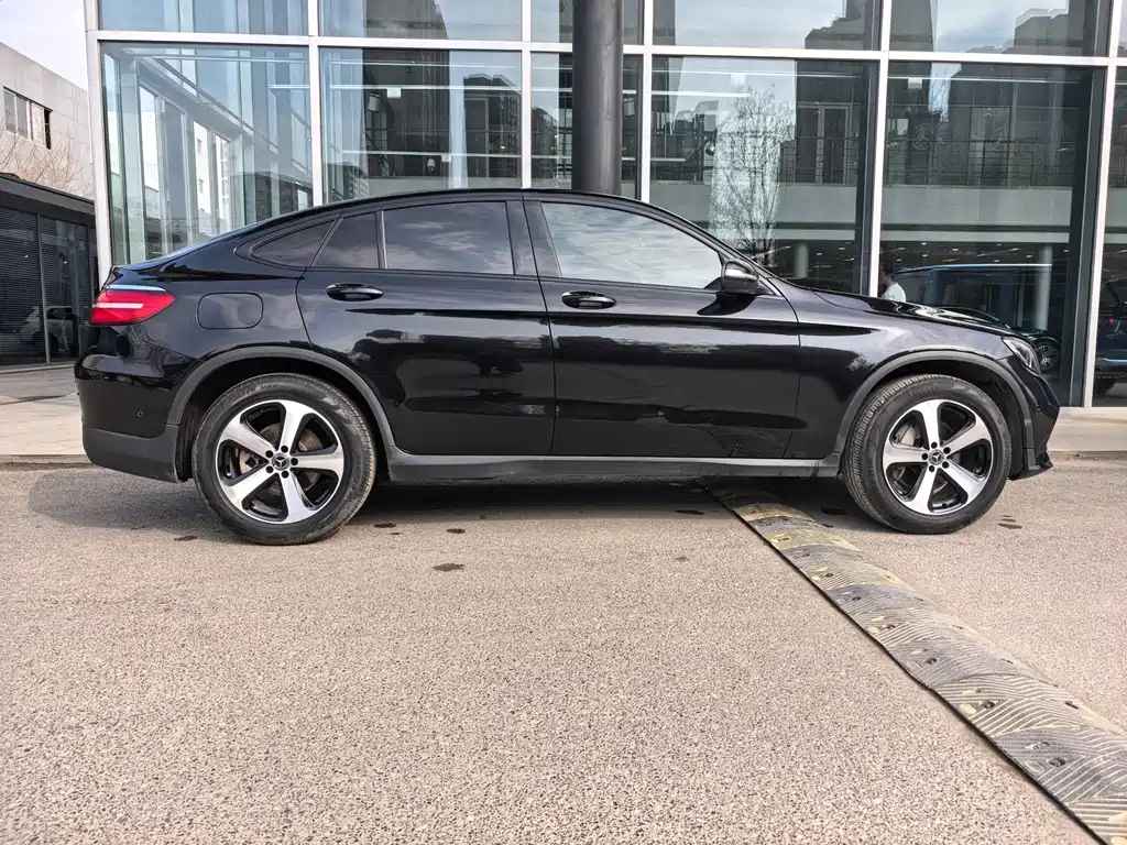 Mercedes-Benz GLC Coupe 2017 GLC 200 4MATIC Coupe SUV купить на сайте DeffCars