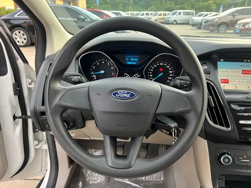 Focus 2017 Sedan 1.6L Manual Comfort Smart Mobility Edition купить на сайте DeffCars