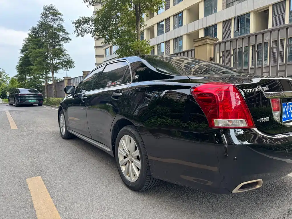 Crown 2010 2.5L Royal leather sunroof navigation version купить на сайте DeffCars