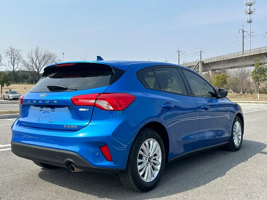 Focus 2019 Hatchback EcoBoost 180 Automatic NeochaEDGE купить на сайте DeffCars