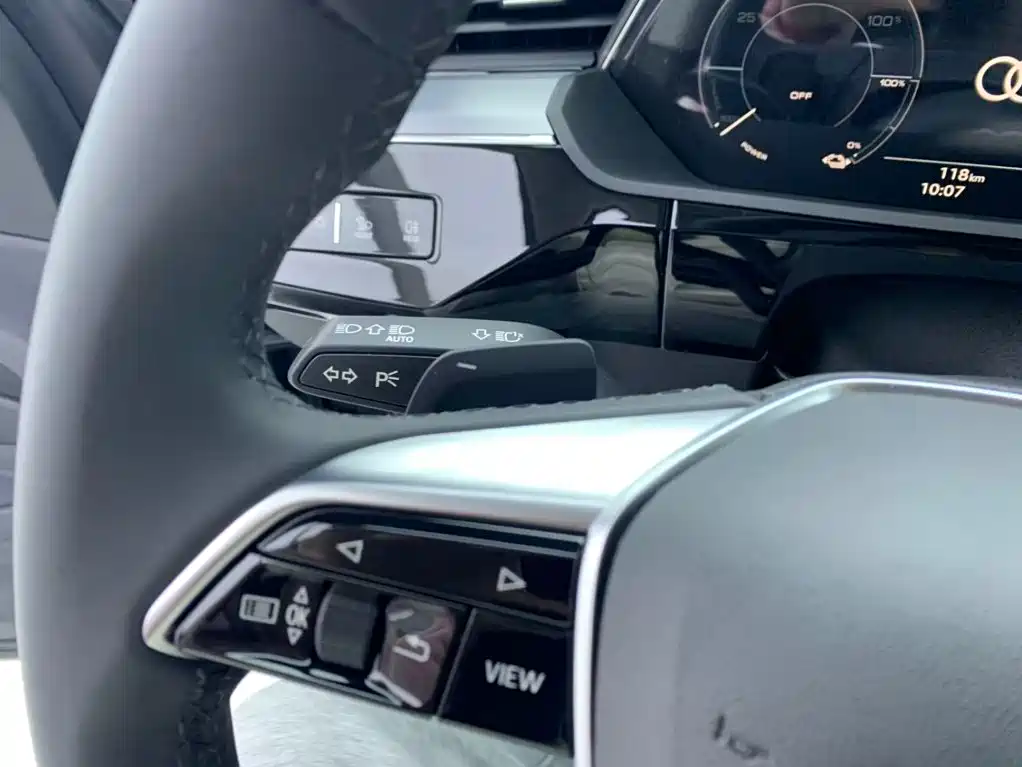 Audi e-tron 2021 50 quattro luxury model купить на сайте DeffCars