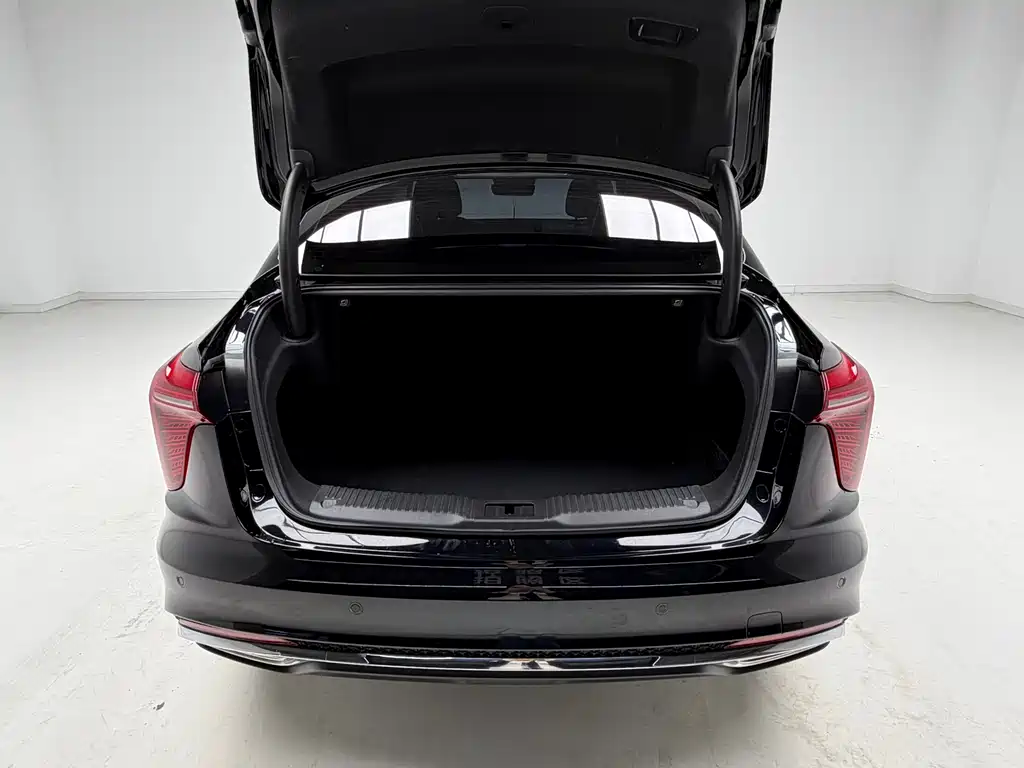 Hongqi H5 2024 2.0T Automatic Zhilianqichang Edition купить на сайте DeffCars