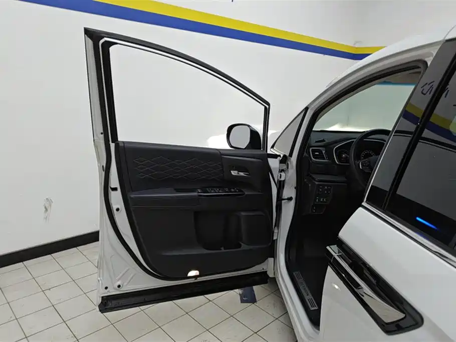 Alison 2022 2.0L e:HEV Luxury First Edition купить на сайте DeffCars