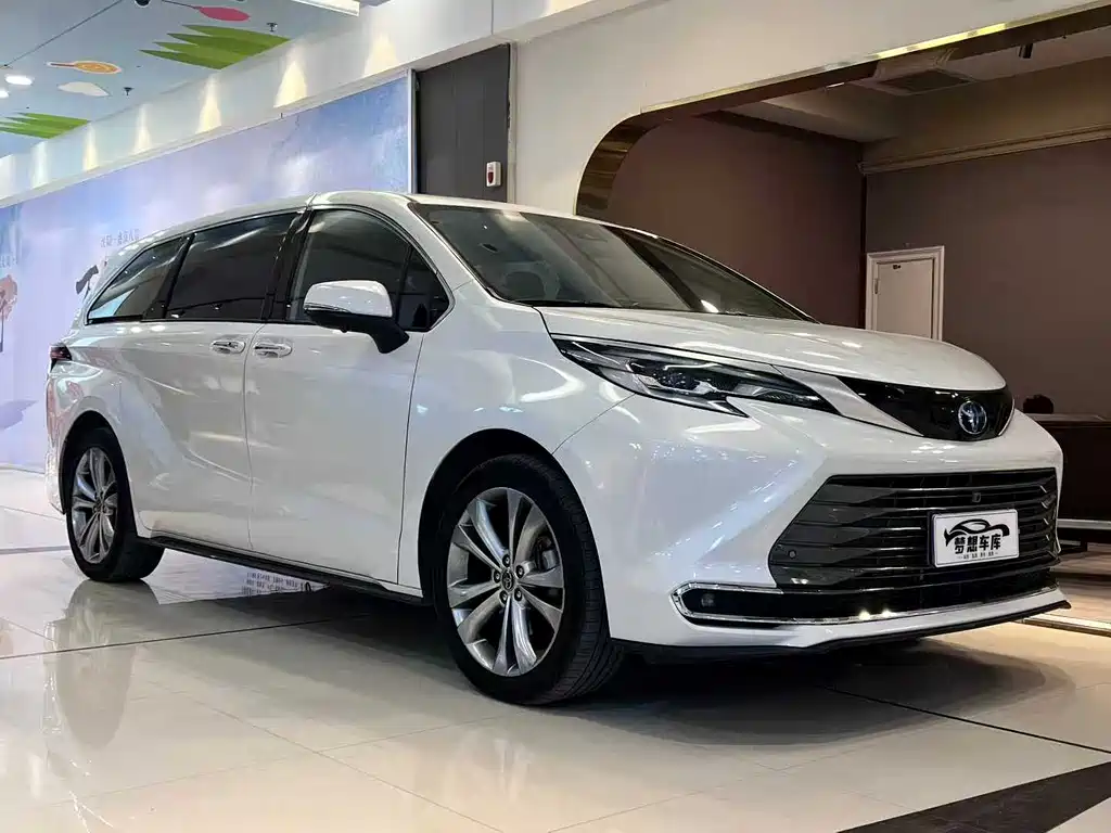SIENNA 2023 2.5L Hybrid Premium Edition купить на сайте DeffCars