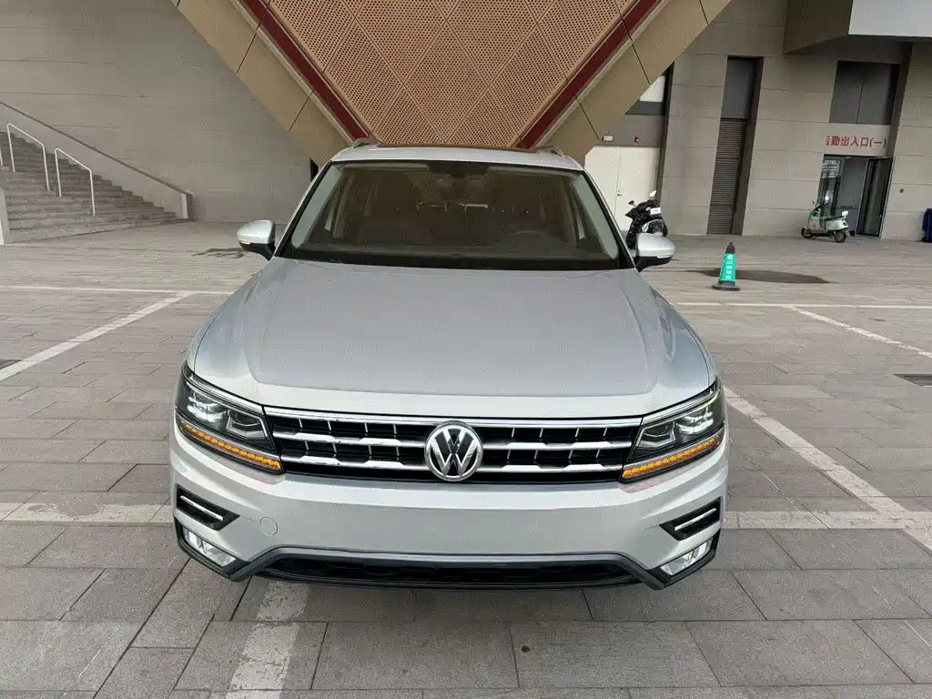 Tiguan L 2019 facelift 330TSI automatic two-wheel drive smart luxury version National VI купить на сайте DeffCars