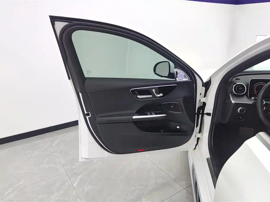 Mercedes-Benz C-Class 2023 facelift C 200 L sports version купить на сайте DeffCars