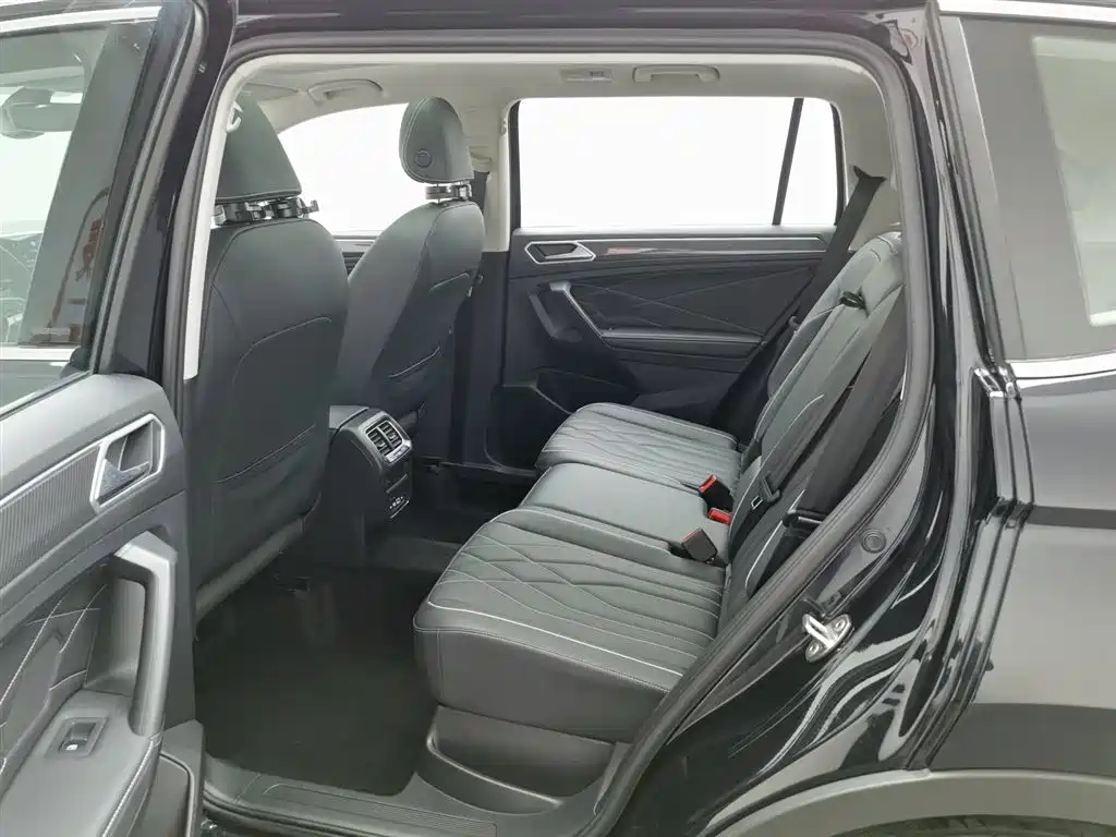 Tiguan L 2024 Outstanding Model 330TSI Automatic Two-wheel Drive R-Line Longyao Edition купить на сайте DeffCars