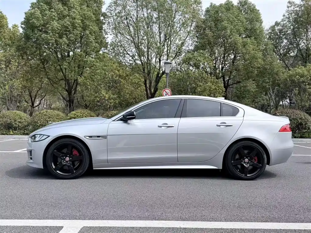 Jaguar XE 2017 2.0T 200PS R-Sport купить на сайте DeffCars