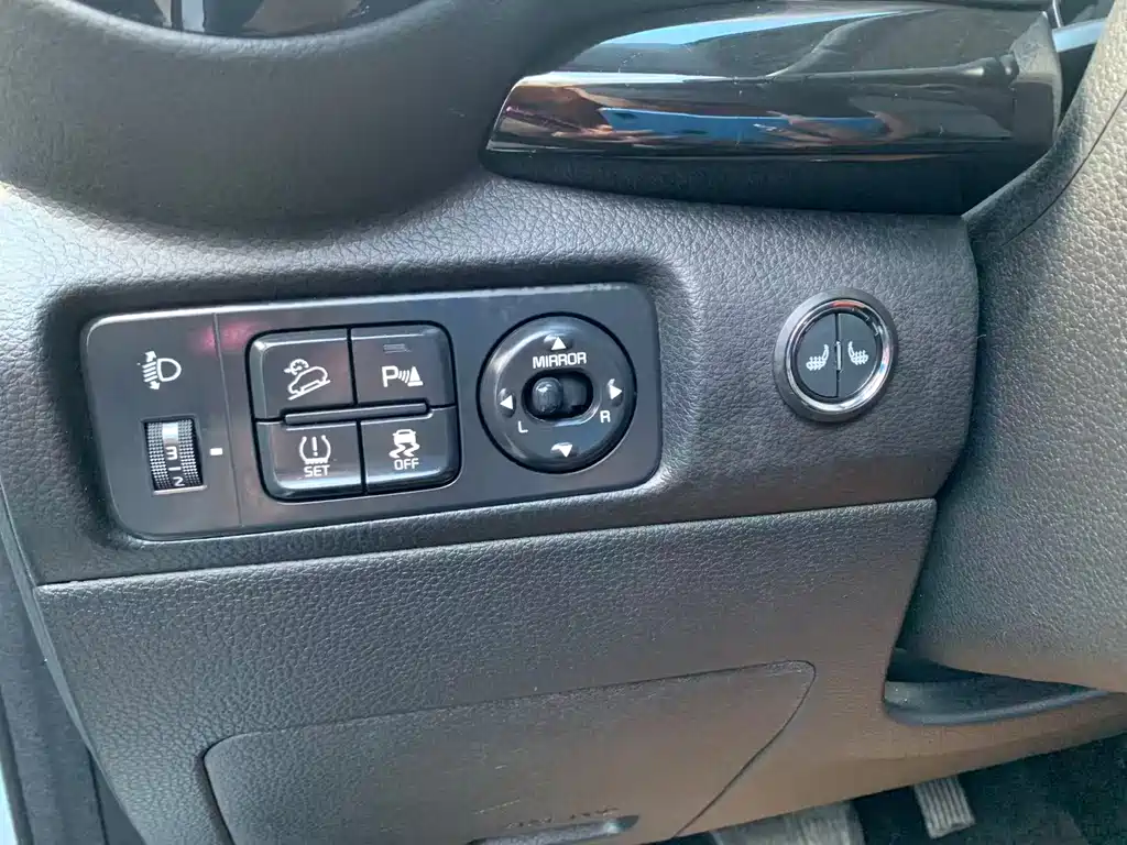 Yipao 2021 1.4L CVT sunroof model купить на сайте DeffCars
