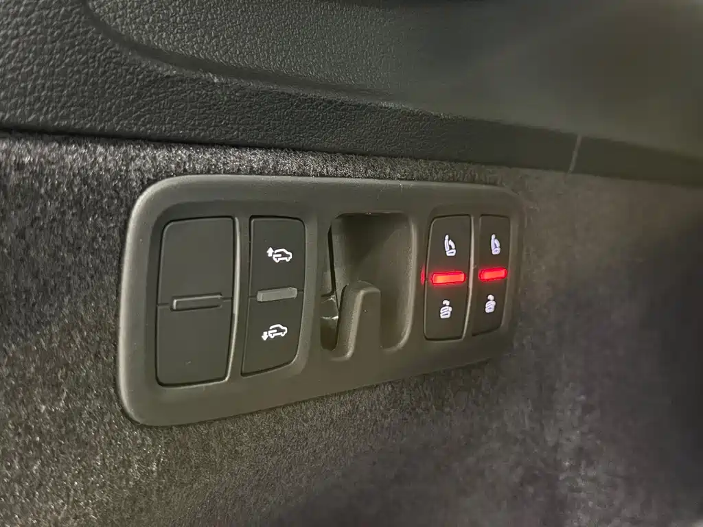 Audi Q7 2025 55 TFSI quattro S line sports купить на сайте DeffCars