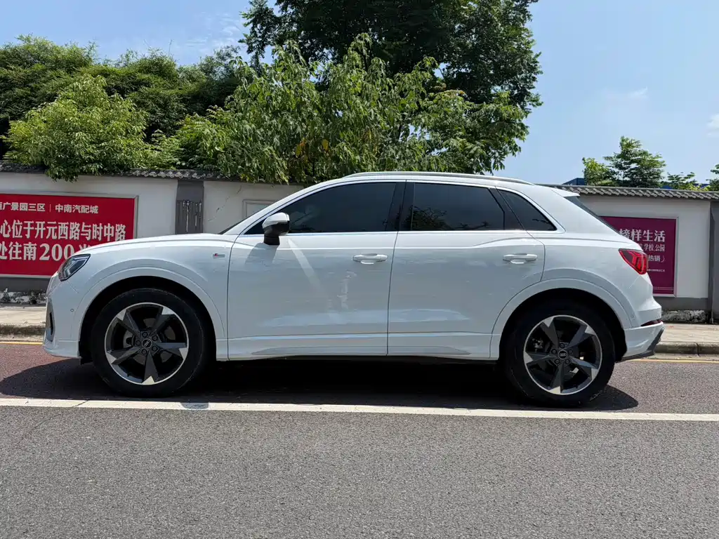 Audi Q3 2022 35 TFSI Fashionable and Dynamic купить на сайте DeffCars