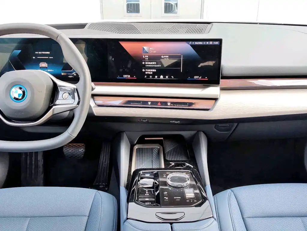 BMW i5 2025 xDrive 50L Luxury Package купить на сайте DeffCars