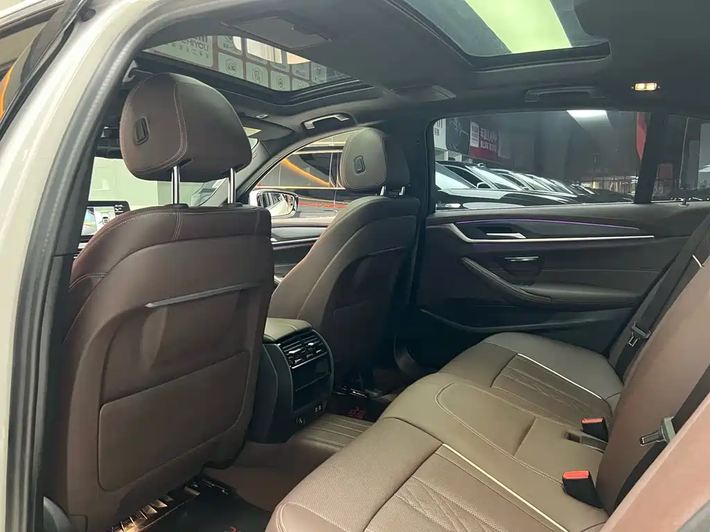 BMW 5 Series 2021 530Li Leading M Sports Package купить на сайте DeffCars