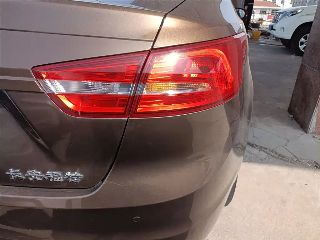 Escort 2017 facelift 1.5L manual comfort type купить на сайте DeffCars