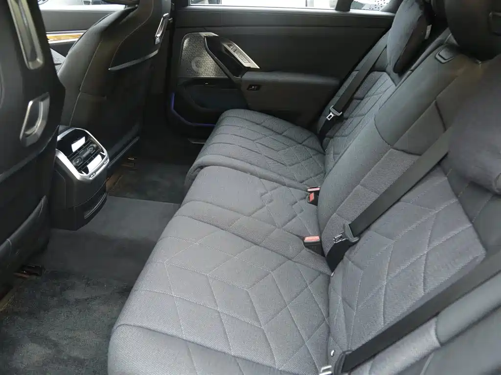 BMW i7 M70L 2023 M70L купить на сайте DeffCars