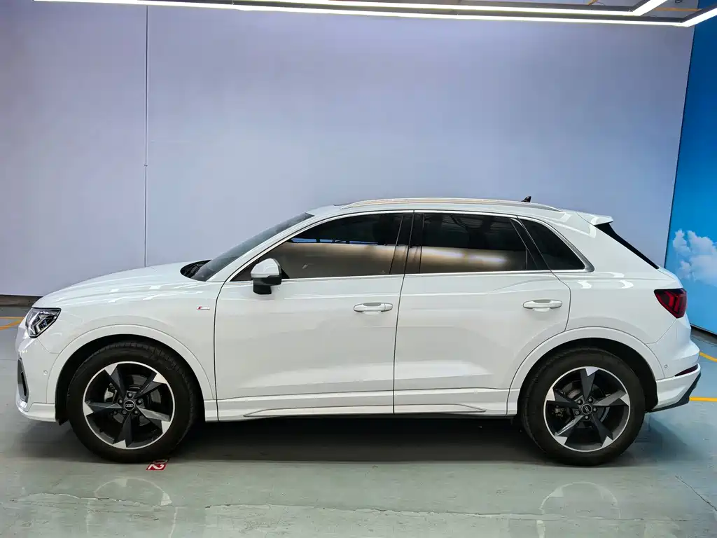 Audi Q3 2022 35 TFSI Fashionable and Dynamic купить на сайте DeffCars
