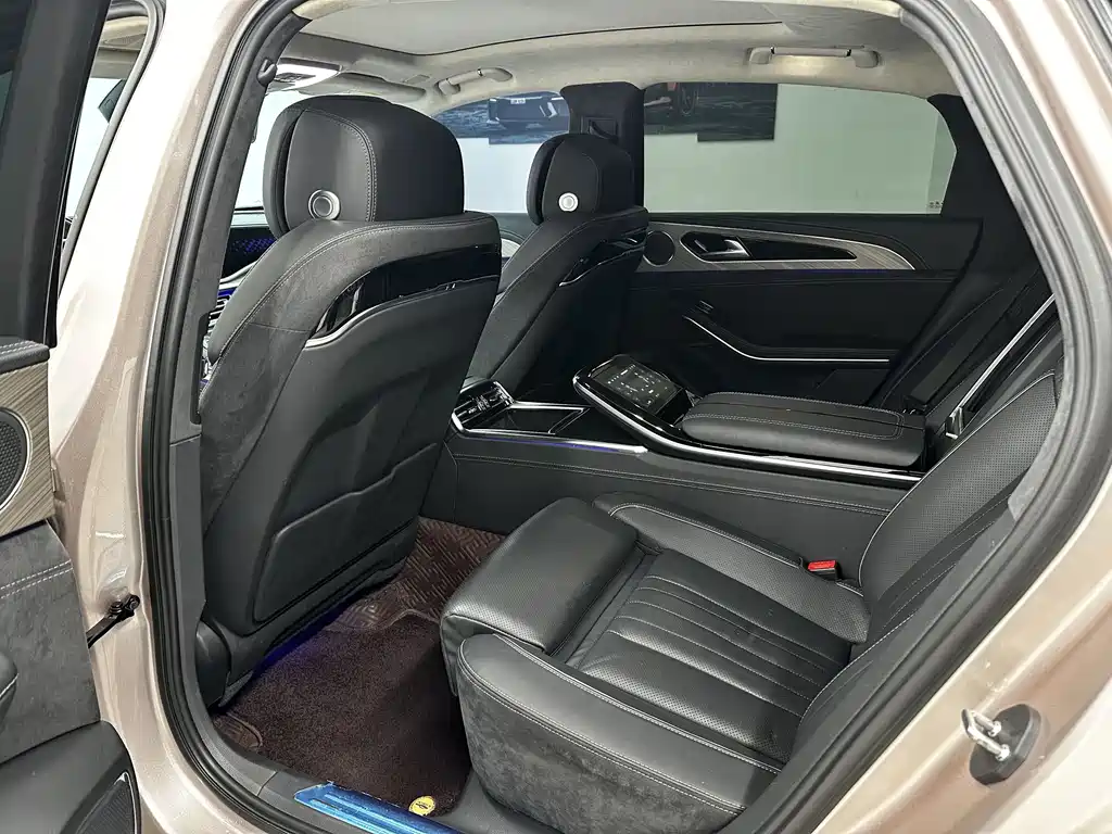 Hongqi H9 2022 3.0T Zhilian Qiling four-seater version купить на сайте DeffCars