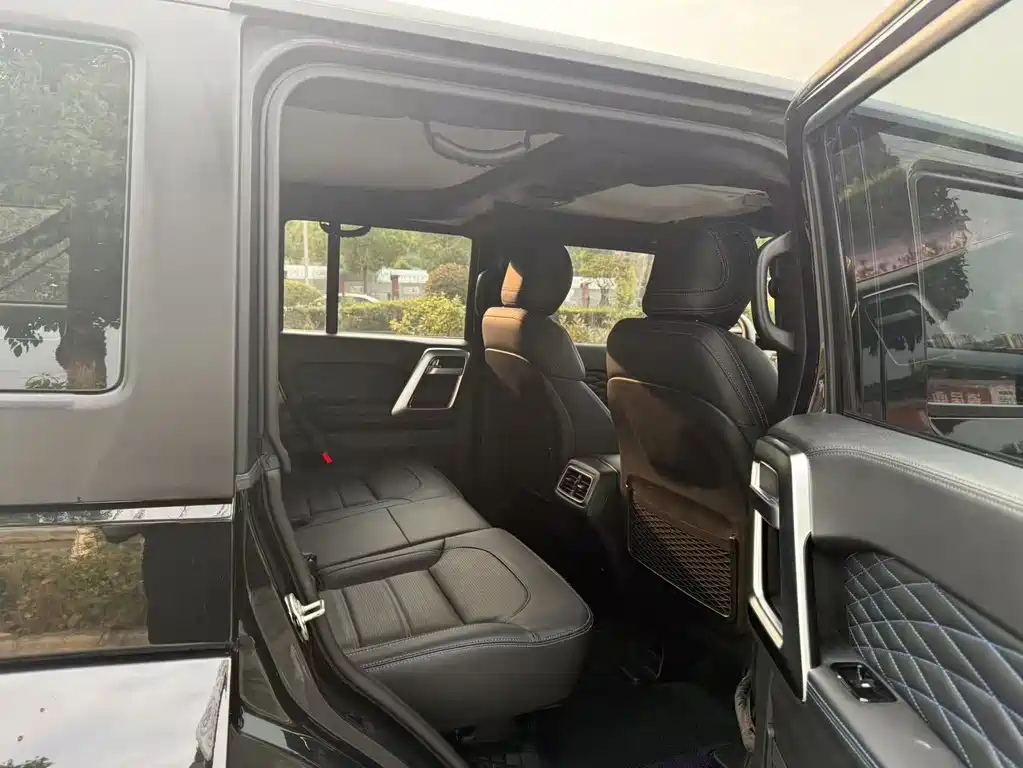 Beijing off-road BJ40 2023 2.0T automatic four-wheel drive city hunter version knight type купить на сайте DeffCars