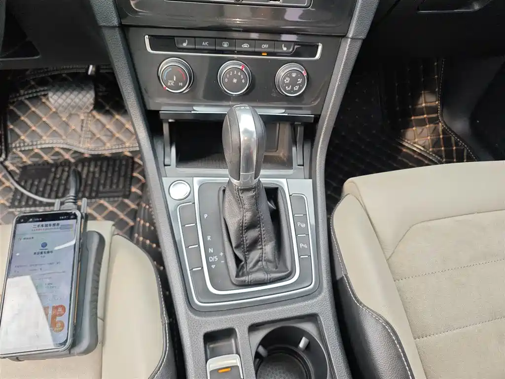 Golf 2017 230TSI automatic luxury millionth commemorative edition купить на сайте DeffCars