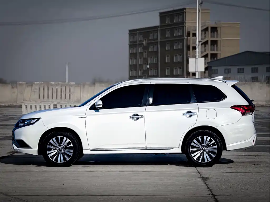 Outlander 2021 facelift 2.0L 2WD Enjoy Edition 5 seats купить на сайте DeffCars