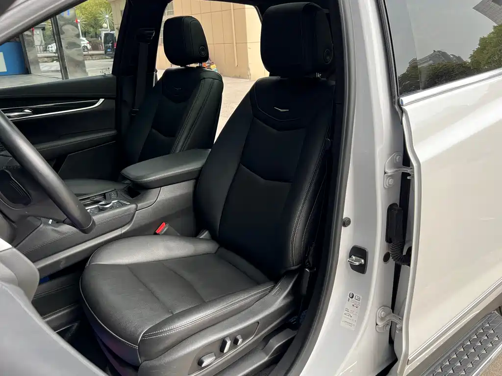 Cadillac XT5 2022 2.0T two-wheel drive luxury model купить на сайте DeffCars