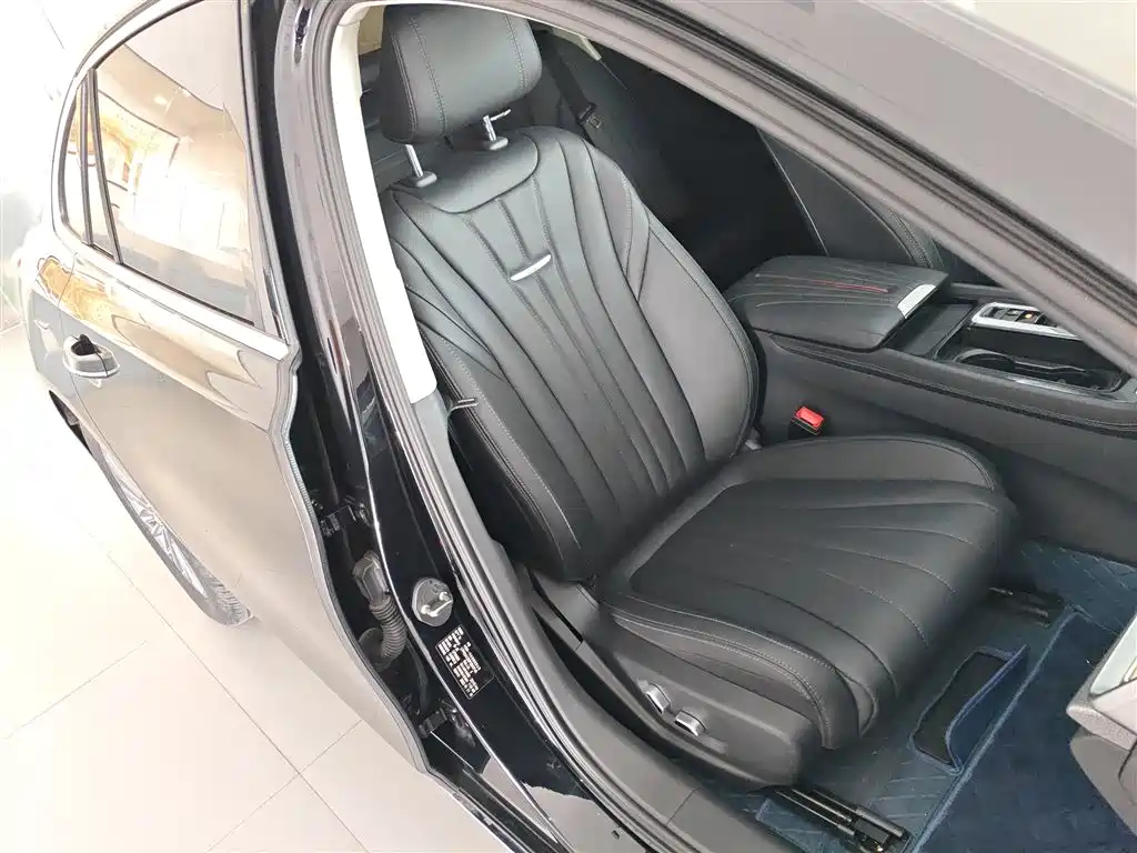 Hongqi H5 2024 1.5T DCT Zhilian Qiyun Edition купить на сайте DeffCars