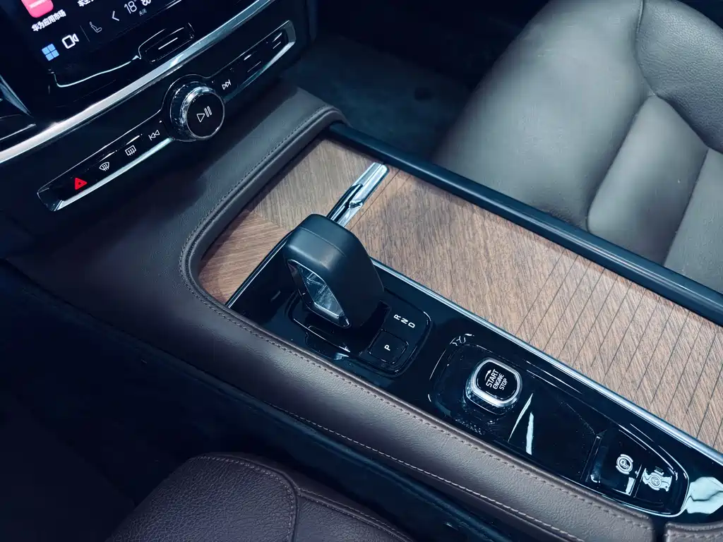 Volvo S90 2025 B5 Zhiyi Luxury Edition купить на сайте DeffCars