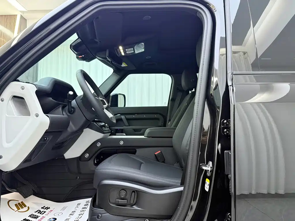 Land Rover Defender 2026 110 3.0T X-Dynamic SE купить на сайте DeffCars
