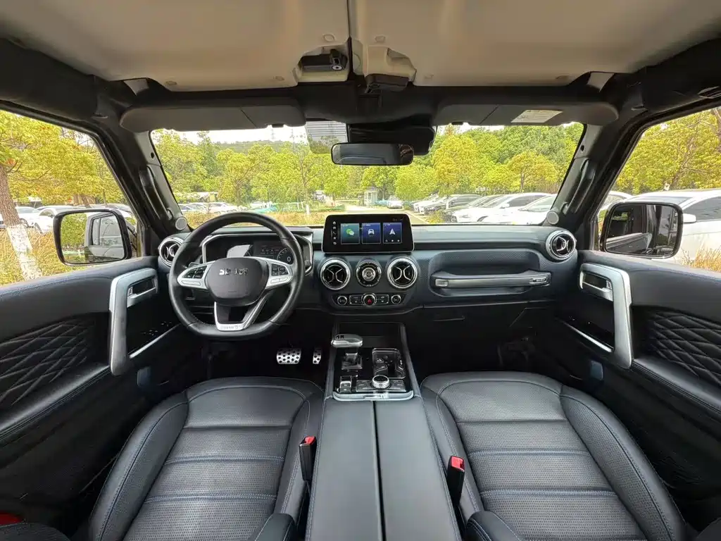 Beijing off-road BJ40 2023 2.0T automatic four-wheel drive city hunter version knight type купить на сайте DeffCars