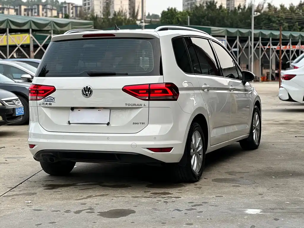 Touran 2016 Touran L 280TSI DSG Shuya Edition купить на сайте DeffCars