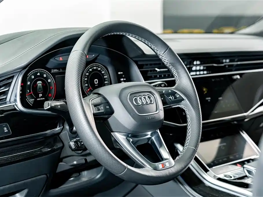 Audi Q8 2022 55 TFSI exclusive dynamic model купить на сайте DeffCars