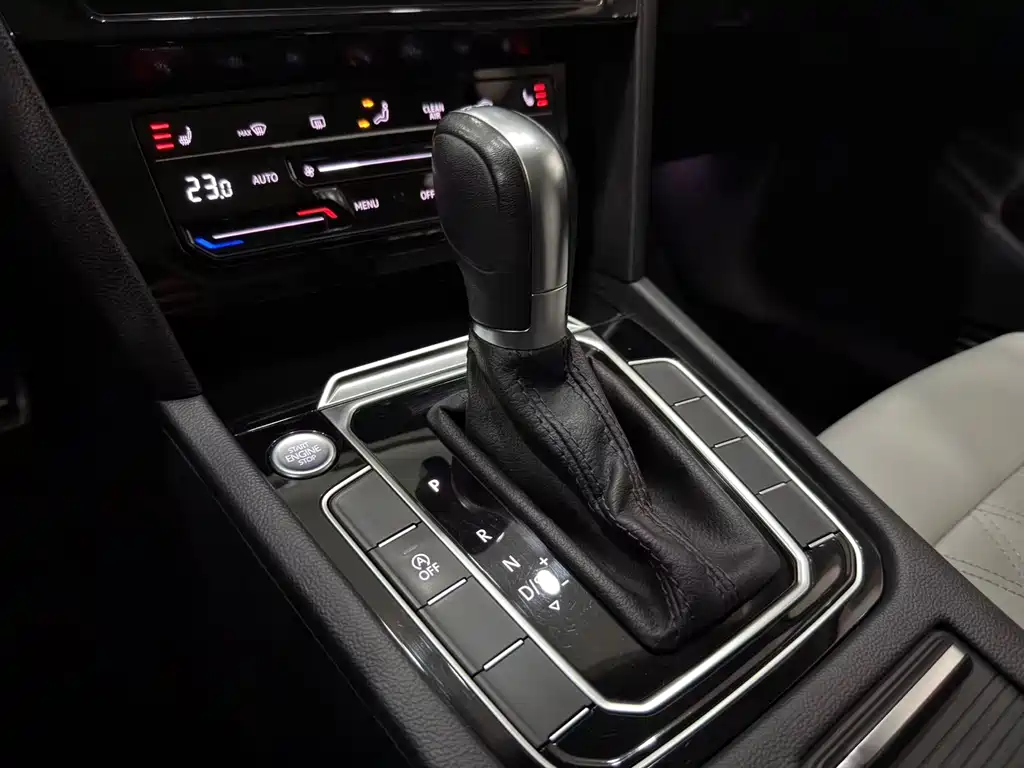 Magotan 2023 2 million commemorative edition 330TSI DSG leading model купить на сайте DeffCars