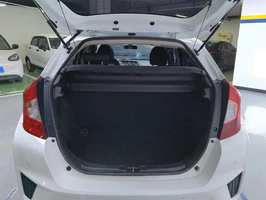 Fit 2016 1.5L LXS CVT Comfort Sunroof Edition купить на сайте DeffCars