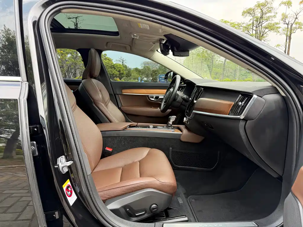 Volvo S90 2020 T5 Zhiyi Luxury Edition купить на сайте DeffCars