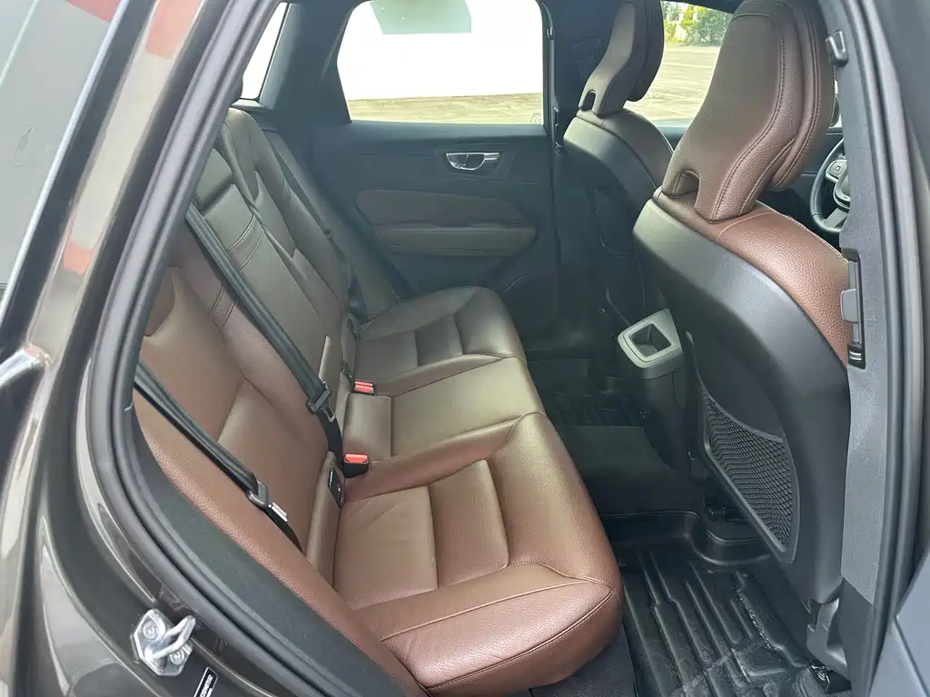 Volvo XC60 2021 T5 four-wheel drive Zhiyi Luxury Edition купить на сайте DeffCars