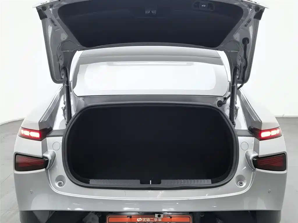 Xpeng P7 2022 480E купить на сайте DeffCars