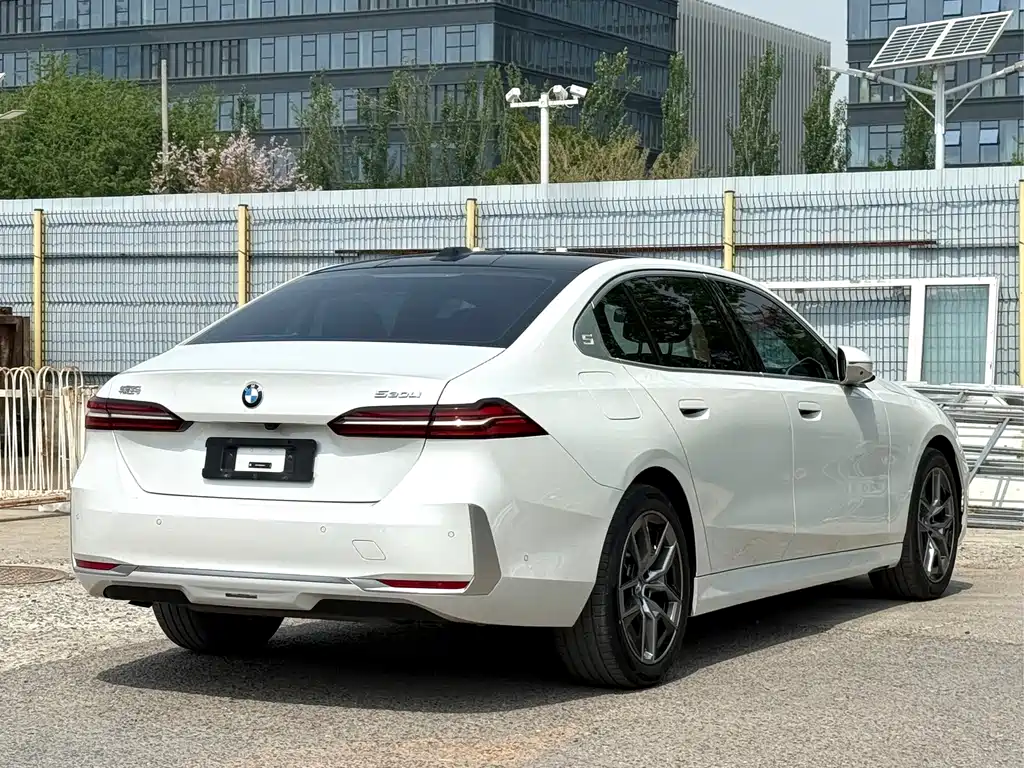 BMW 5 Series 2024 530Li Leading Luxury Package купить на сайте DeffCars